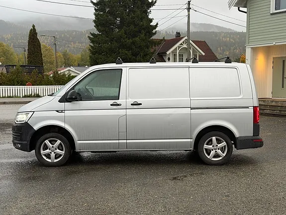 Volkswagen Transporter 2018 photo 2