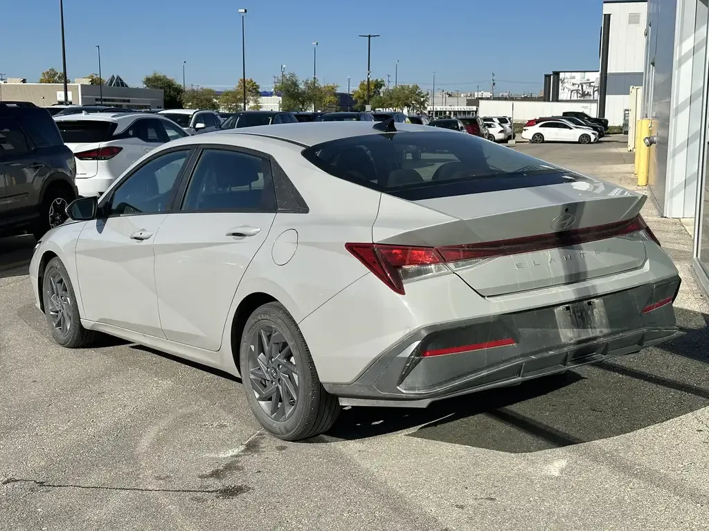 Hyundai Elantra 2024 photo 5