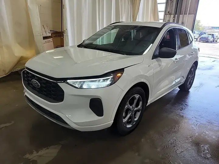 Ford Escape 2023 photo 2