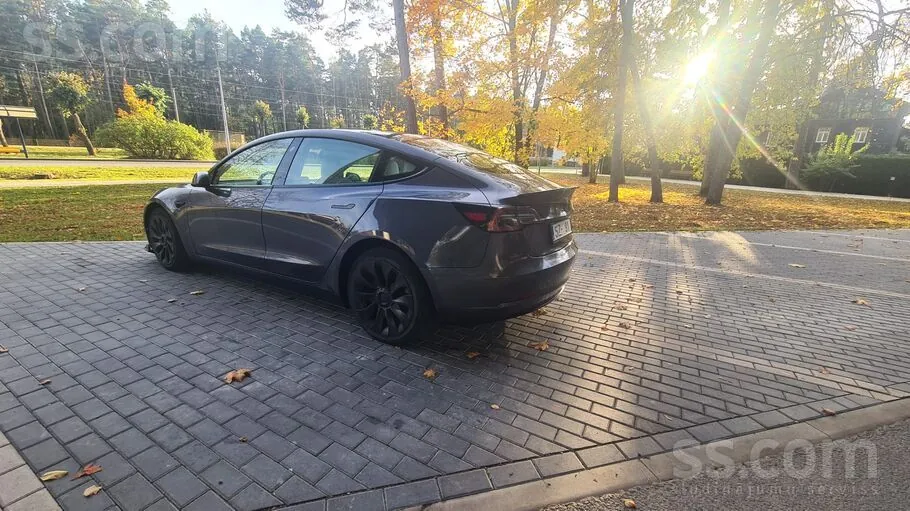 Tesla Model 3 2023 photo 4