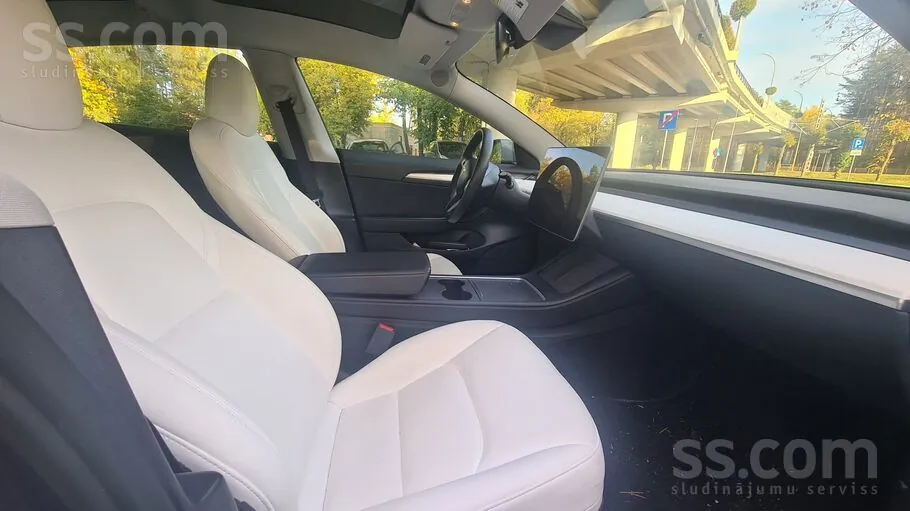 Tesla Model 3 2023 photo 5
