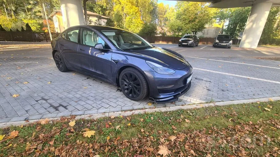 Tesla Model 3 2023 photo 2