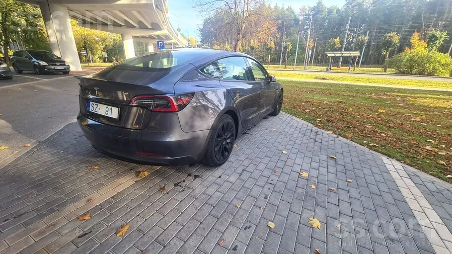 Tesla Model 3 2023 photo 3