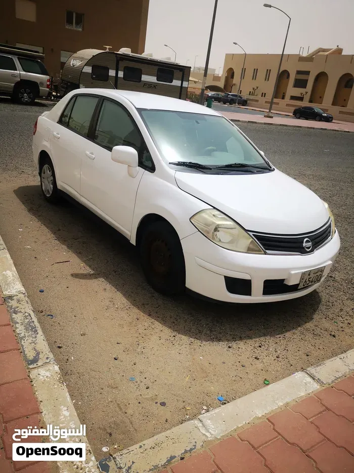 Nissan Tiida 2011 photo 3
