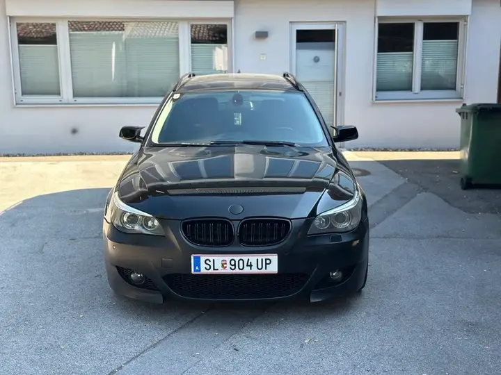 BMW 5 Series 2005 photo 2