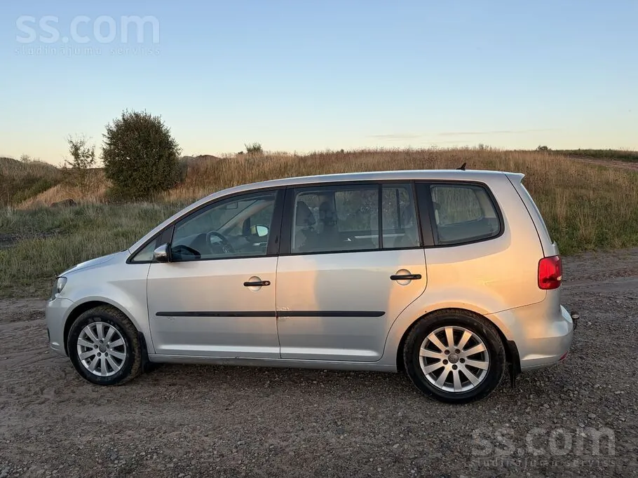 Volkswagen Touran 2013 photo 3