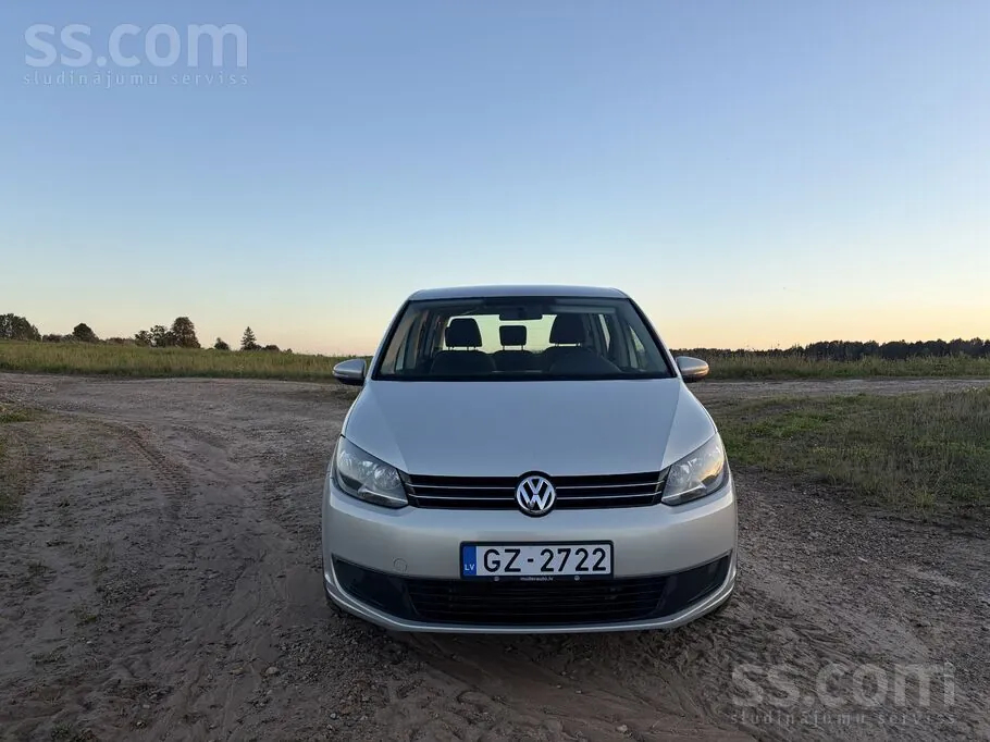 Volkswagen Touran 2013 photo 2