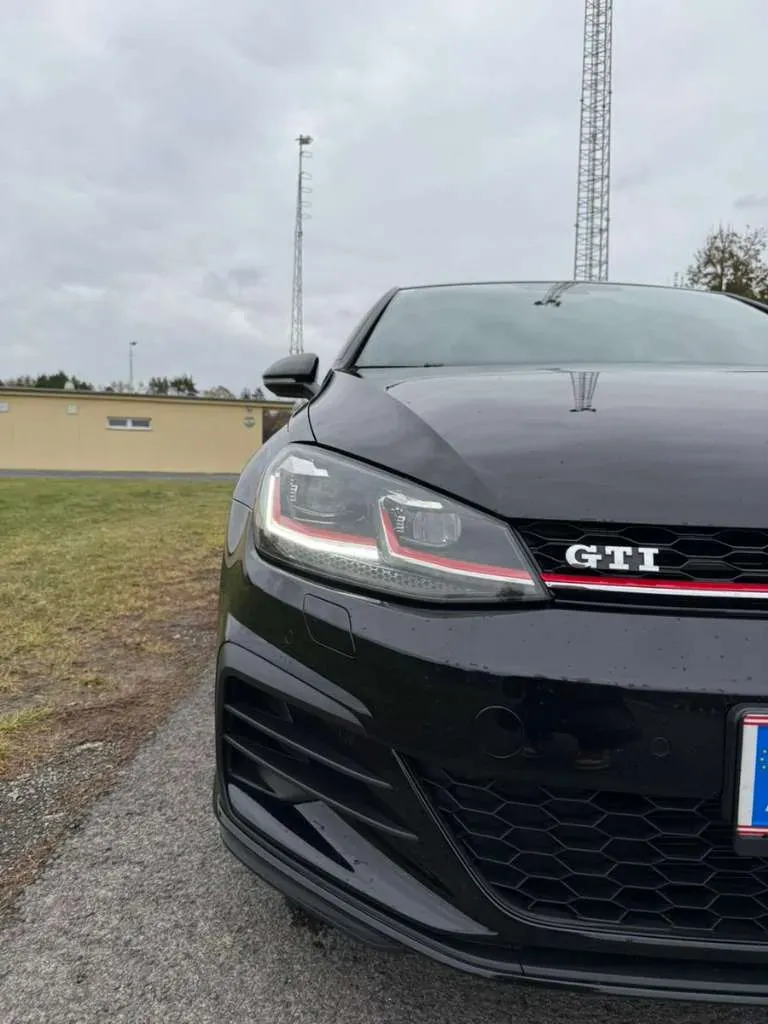 Volkswagen Golf 2018 photo 2