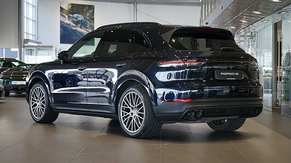 Porsche Cayenne 2023 photo 2