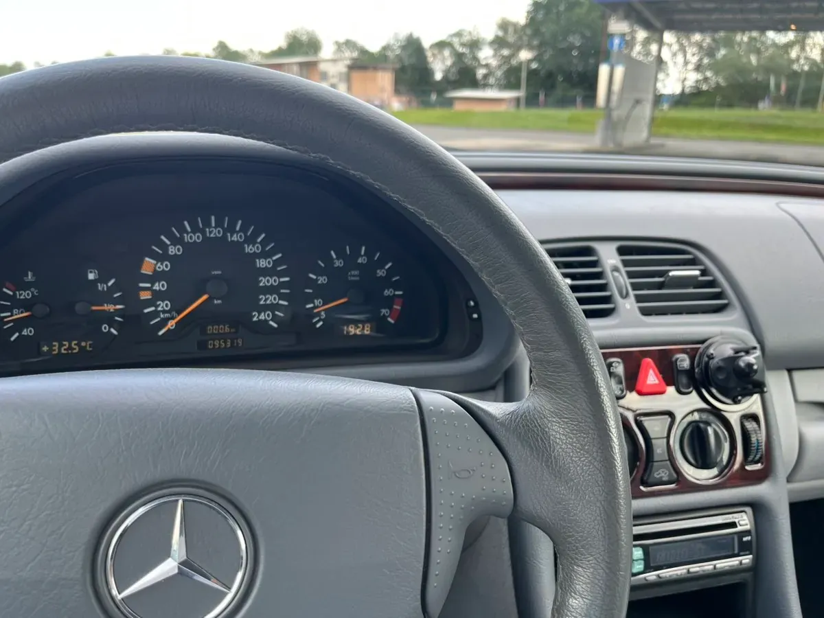 Mercedes-Benz Clk-Class 1999 photo 3