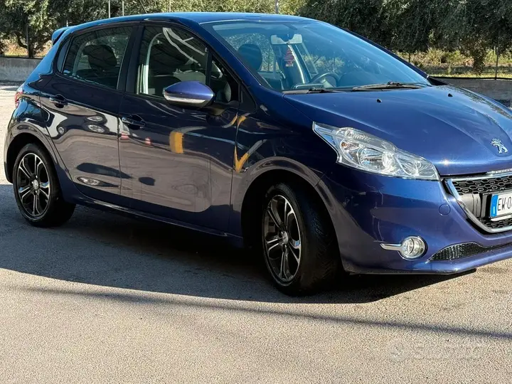 Peugeot 208 2014 photo 2