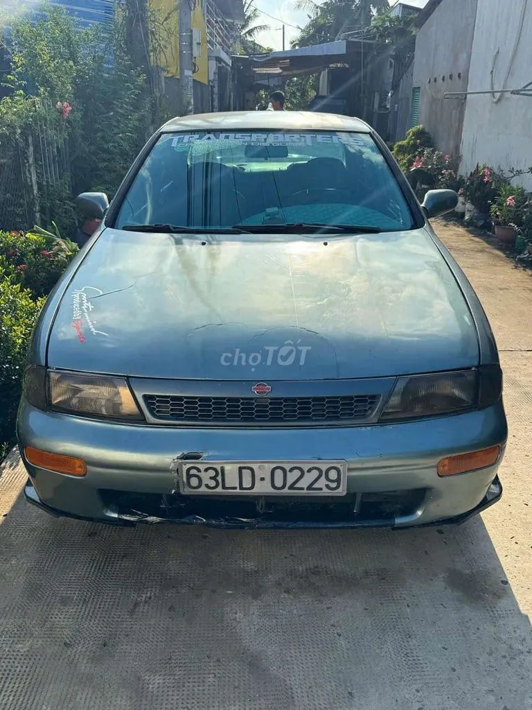 Nissan Bluebird 1993 photo 4