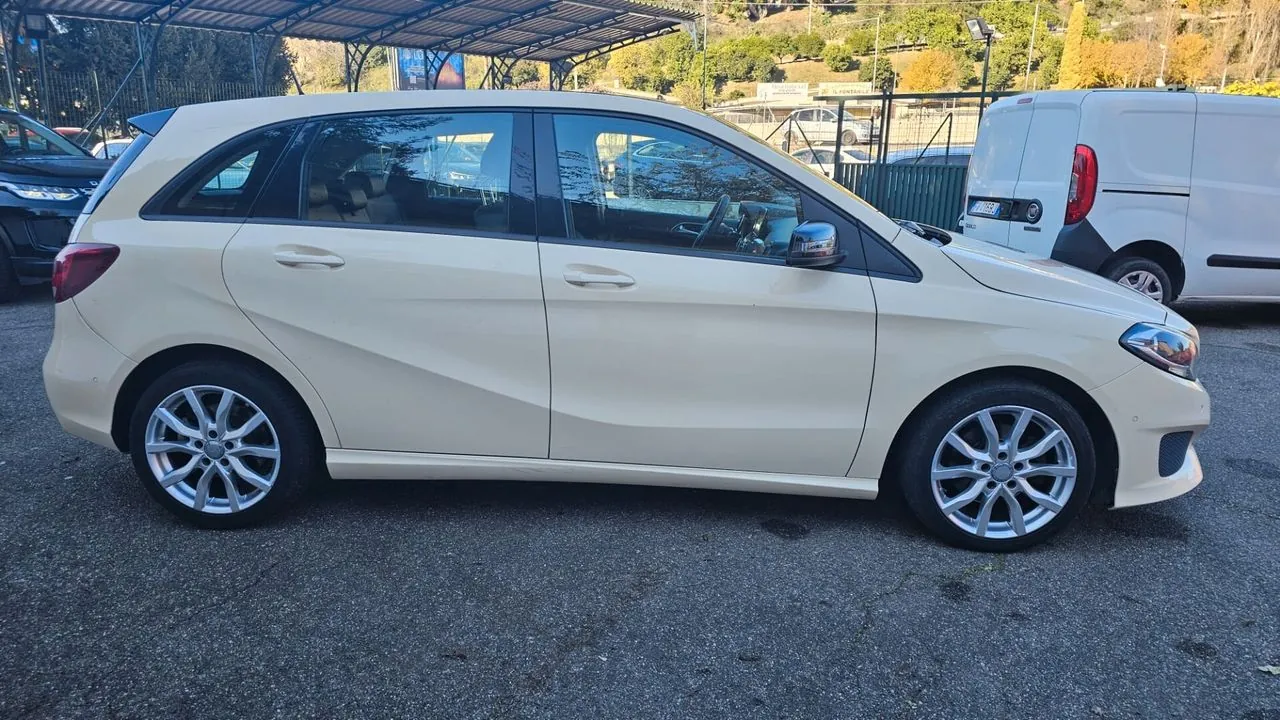 Mercedes-Benz B 200 2017 photo 2