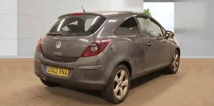 Vauxhall Corsa 2013 photo 2