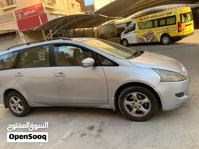 Mitsubishi Grandis 2008 photo 5
