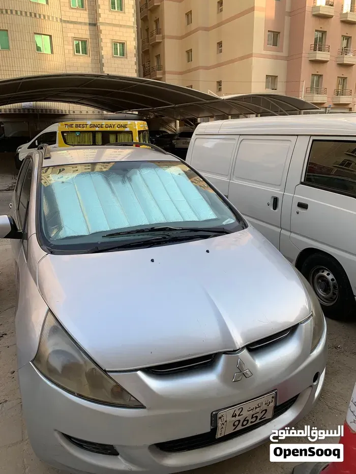 Mitsubishi Grandis 2008 photo 4