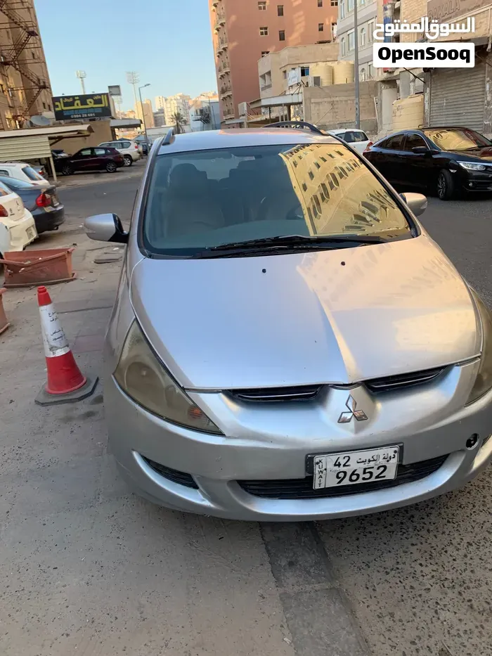 Mitsubishi Grandis 2008 photo 3