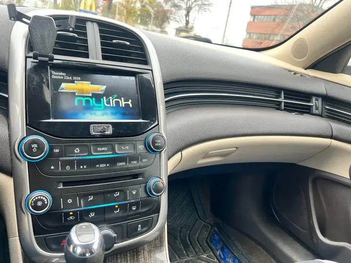 Chevrolet Malibu 2015 photo 2