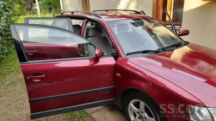 Volkswagen Passat Variant 1998 photo 2