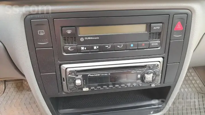 Volkswagen Passat Variant 1998 photo 5
