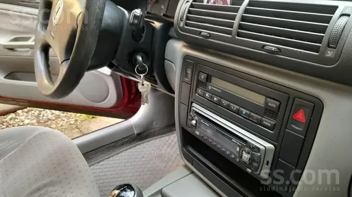 Volkswagen Passat Variant 1998 photo 4