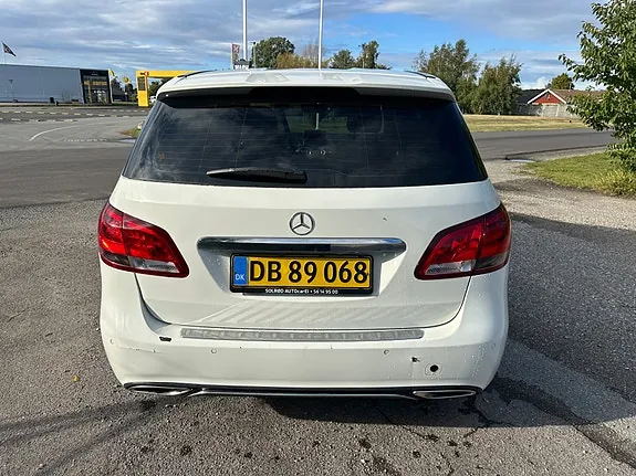 Mercedes-Benz B180 2015 photo 3