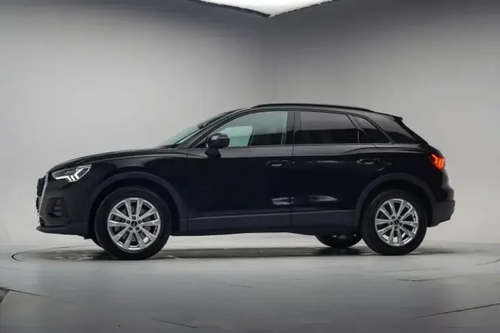 Audi Q3 2022 photo 2
