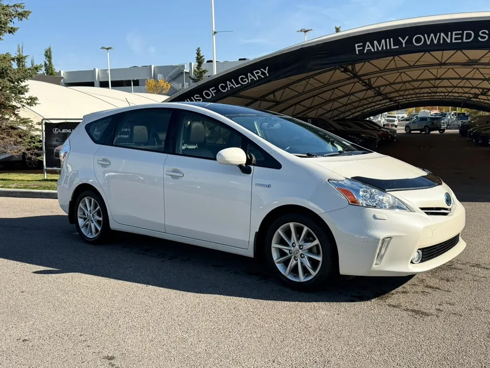 Toyota Prius V 2012 photo 2