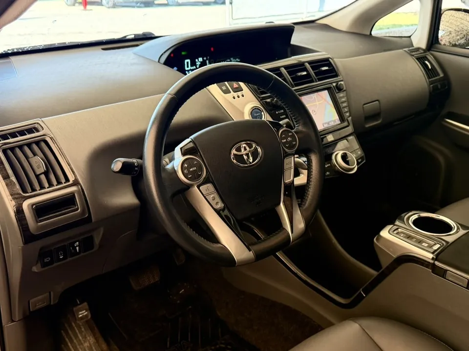 Toyota Prius V 2012 photo 5