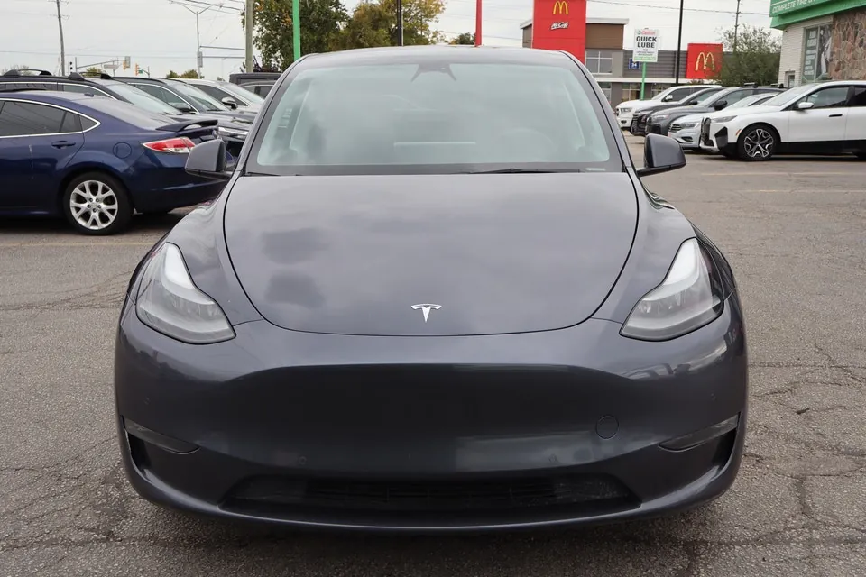 Tesla Model Y 2022 photo 2