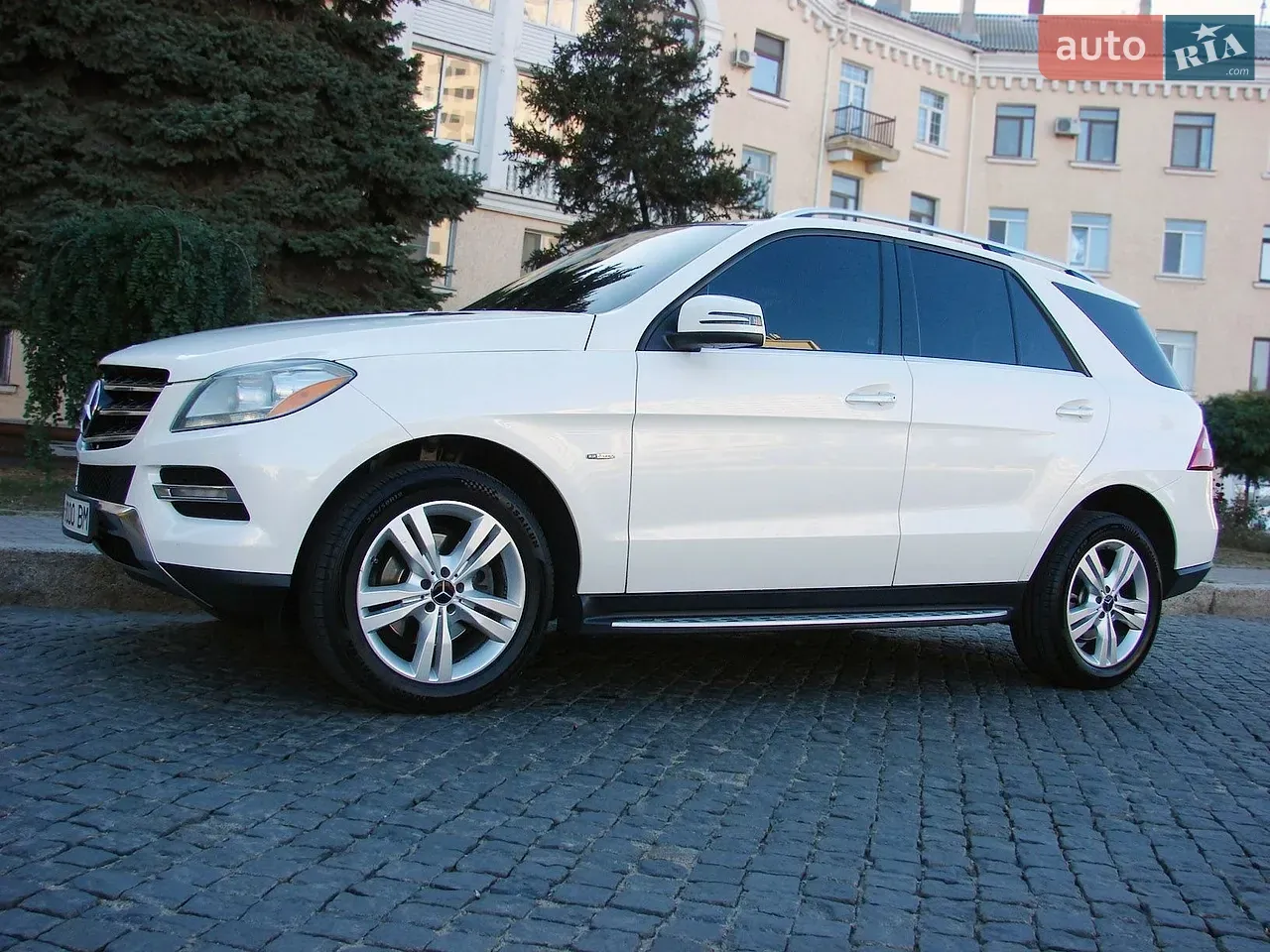 Mercedes-Benz M-Class 2012 photo 2