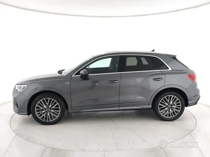 Audi Q3 2022 photo 2