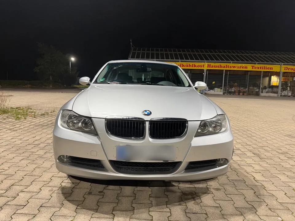 BMW 318I E90