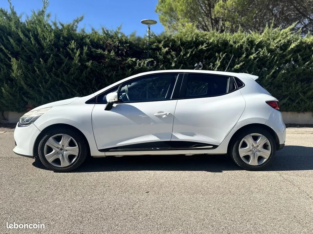 Renault Clio 2015 photo 2