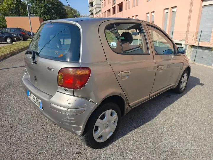 Toyota Yaris 2003 photo 4