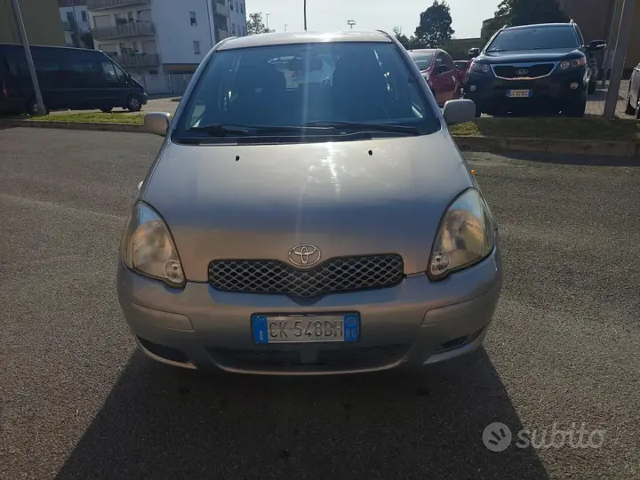 Toyota Yaris 2003 photo 2