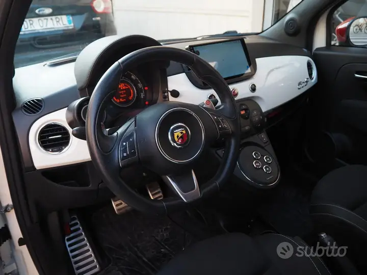 Abarth 500 C 2010 photo 4
