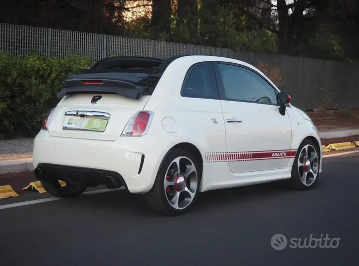 Abarth 500 C 2010 photo 2