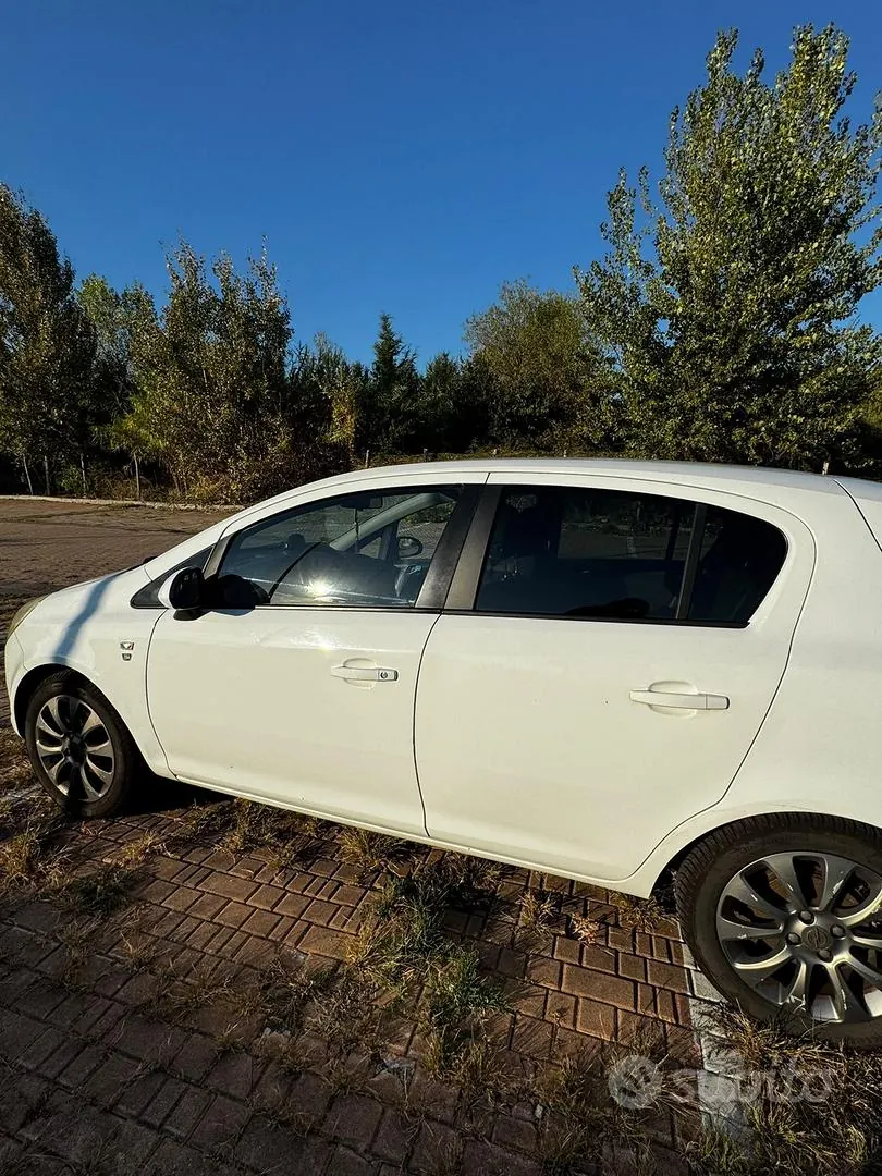 Opel Corsa 2010 photo 3