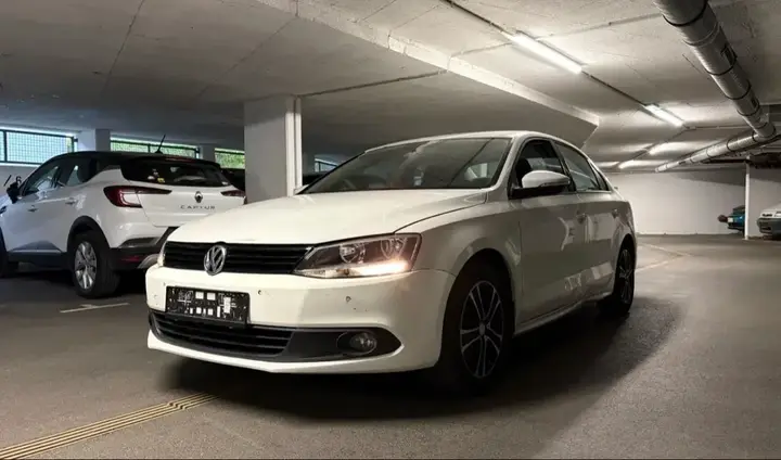Volkswagen Jetta 2012 photo 2