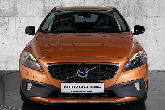 Volvo V40 Cross Country 2013 photo 2