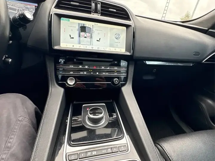 Jaguar F-Pace 2020 photo 4