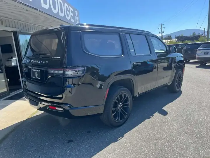 Jeep Grand Wagoneer 2023 photo 3
