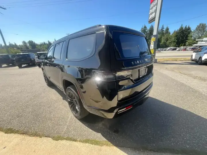 Jeep Grand Wagoneer 2023 photo 5
