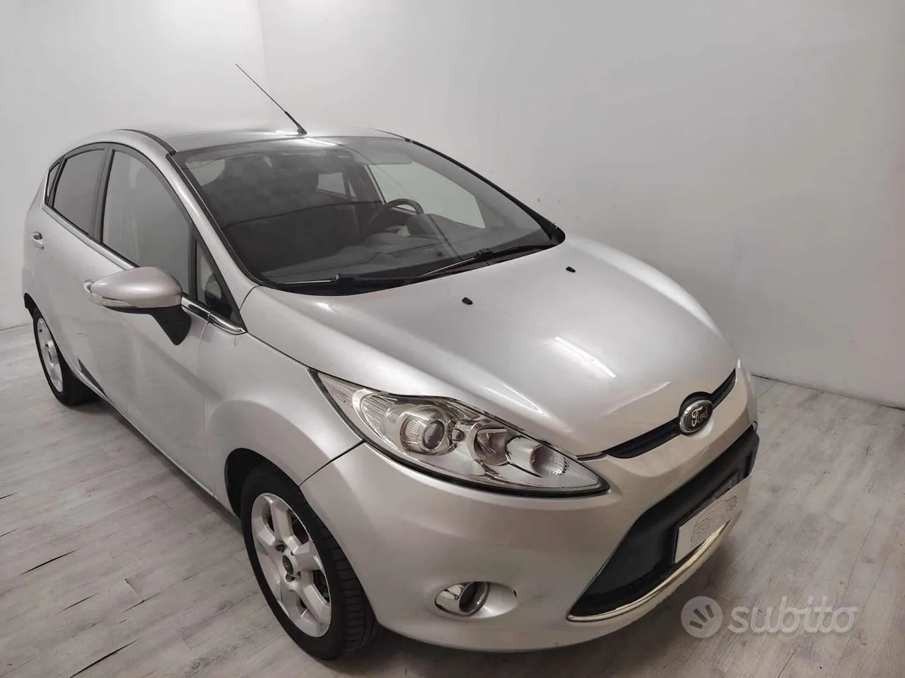 Ford Fiesta 2010 photo 2