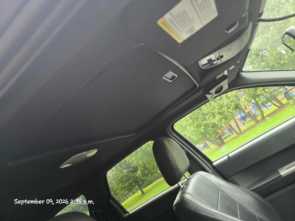 Ford Escape 2011 photo 2