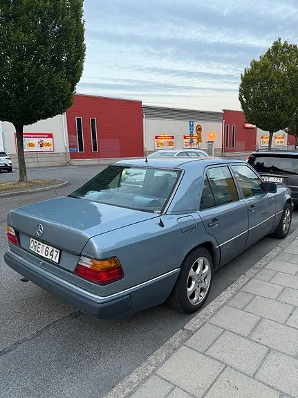 Mercedes-Benz 230 1990 photo 4