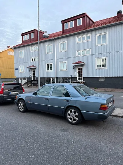 Mercedes-Benz 230 1990 photo 2