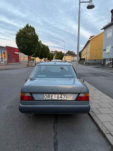 Mercedes-Benz 230 1990 photo 3