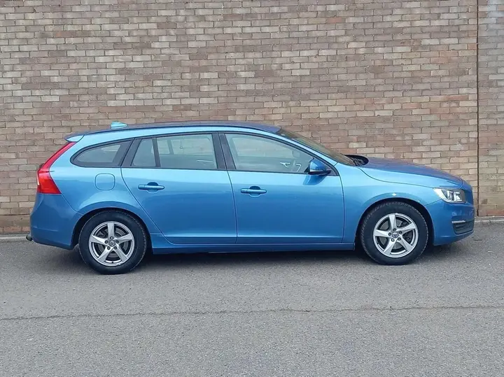 Volvo V60 2016 photo 2